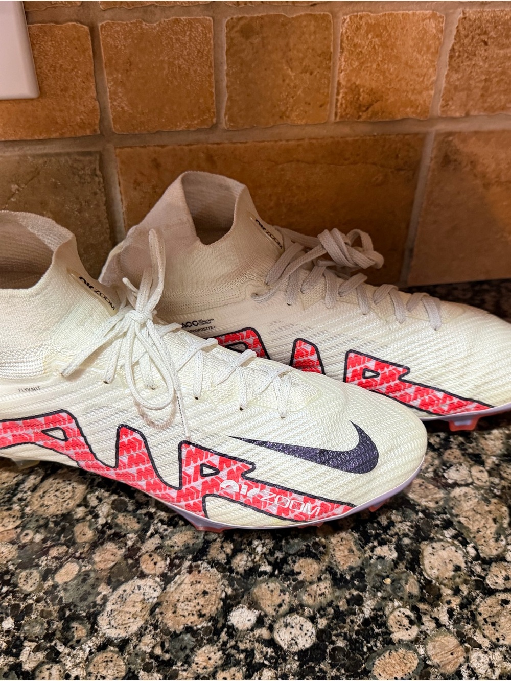 Nike Women’s wWhite & Red Mercurial Football Cleats